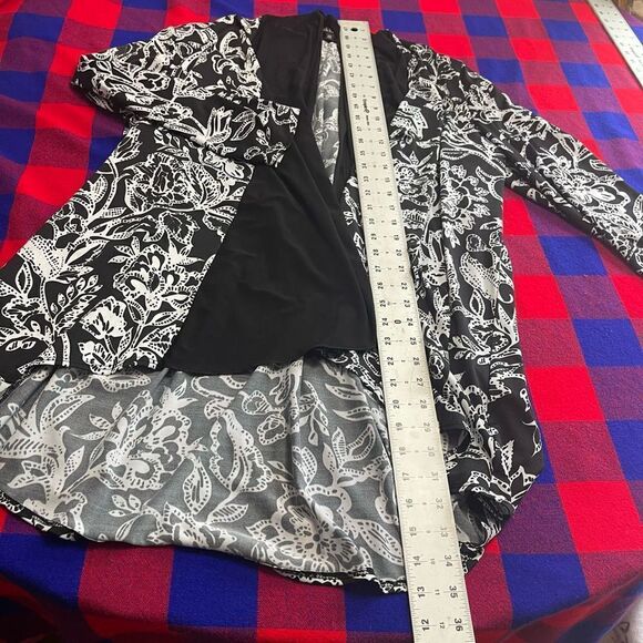 Vikki Vi Black White Floral Plus Size Cardigan Size 1X - Picture 7 of 8